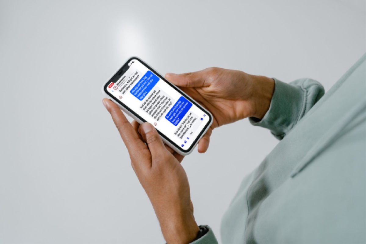 En medlem chattar med agenten Liv i Messenger.